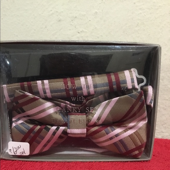 Daniel Ellissa Plaid Bow Tie with Hanky Set NEW - Picture 2 of 7